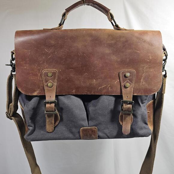 Other - Wowbox Leather Detachable Strap Buckle Messenger Laptop Work School Bag